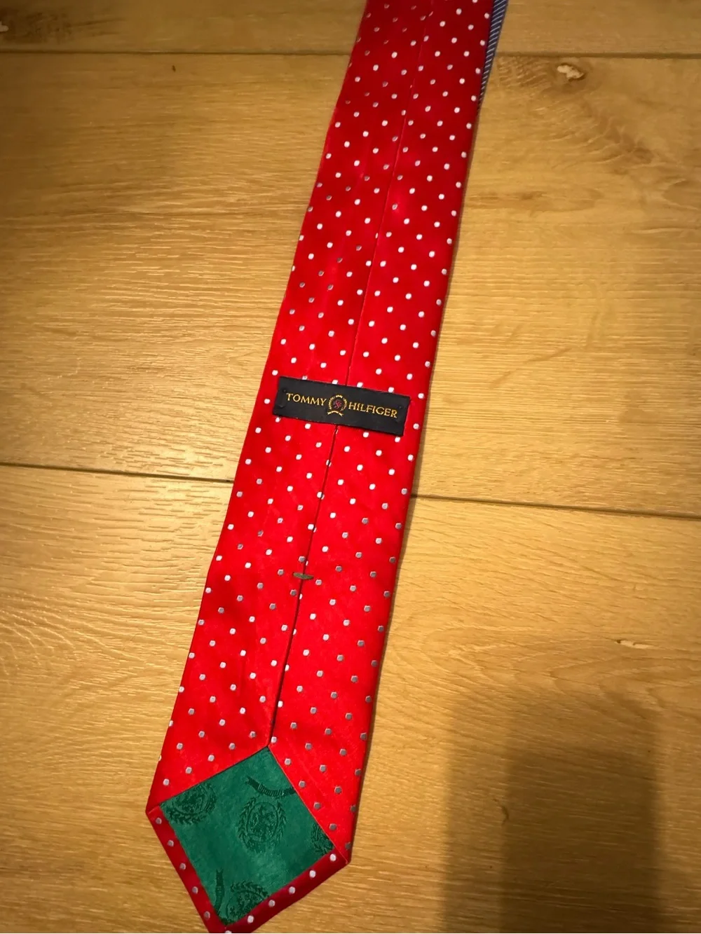 😎Tommy Hilfiger Men’s Red Dotted Silk Classic Holiday Christmas Fall Winter Tie